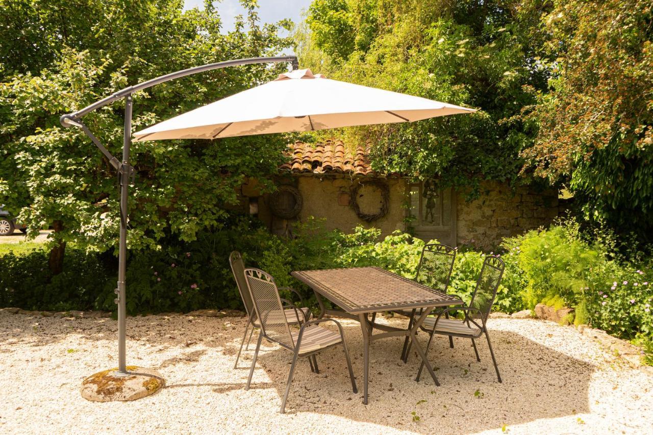 La Maison Au Vert Melincourt Exteriér fotografie